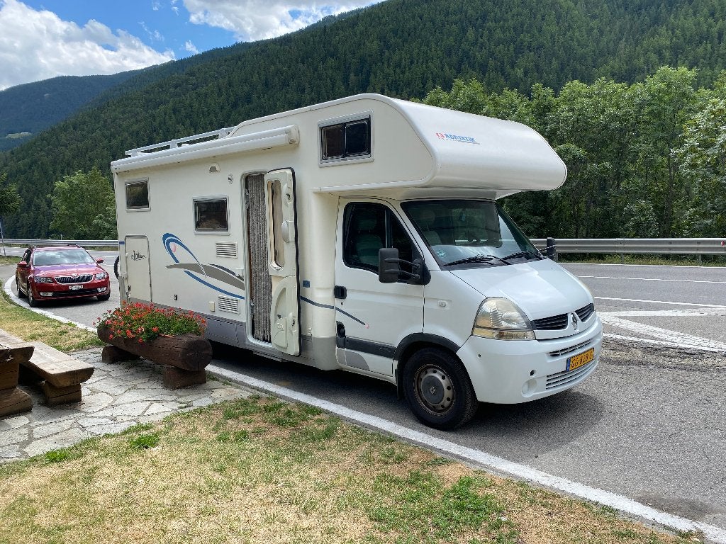 Camper Adria Izola697SL incl inboedel en nieuwe tent €32.500, Standaard zit, Alkoof, Ringverwarming, Luifel