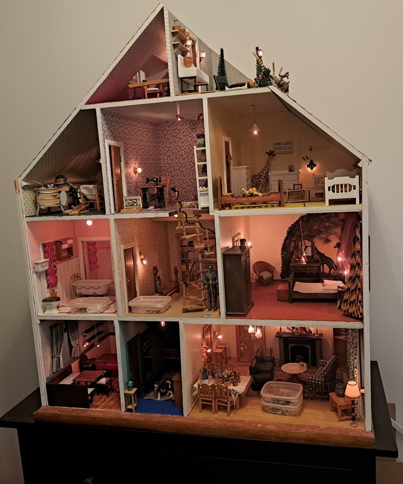 Solide poppenhuis, b 93 cm, d 46 cm, h 107 cm excl inhoud., Ophalen, Gebruikt, Poppenhuis