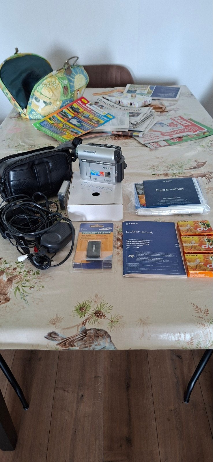 Samsung Filmcamera met nieuwe tapes en accessoires, Audio, Tv en Foto, Overige soorten, Ophalen of Verzenden, Zo goed als nieuw