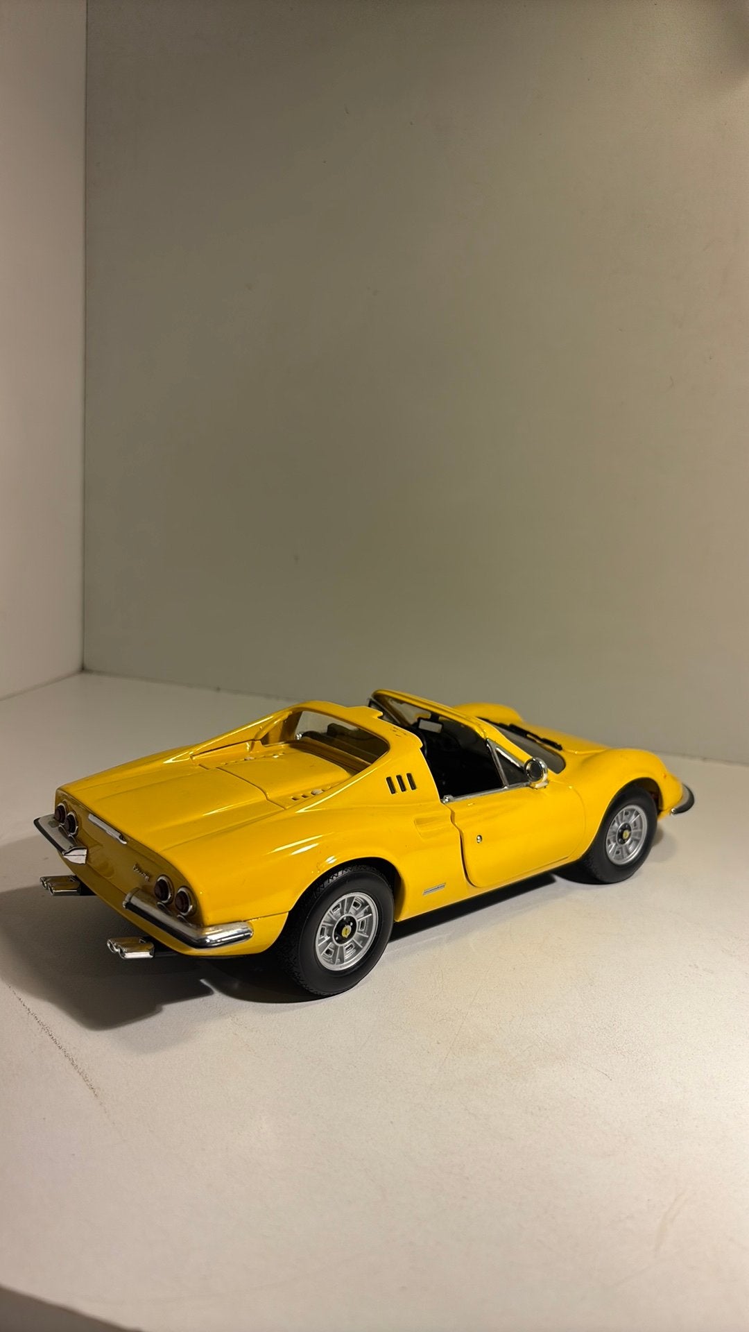 Ferrari 246 gt dino hot wheels 1.18, Hobby en Vrije tijd, Ophalen of Verzenden, Hot Wheels, A, A