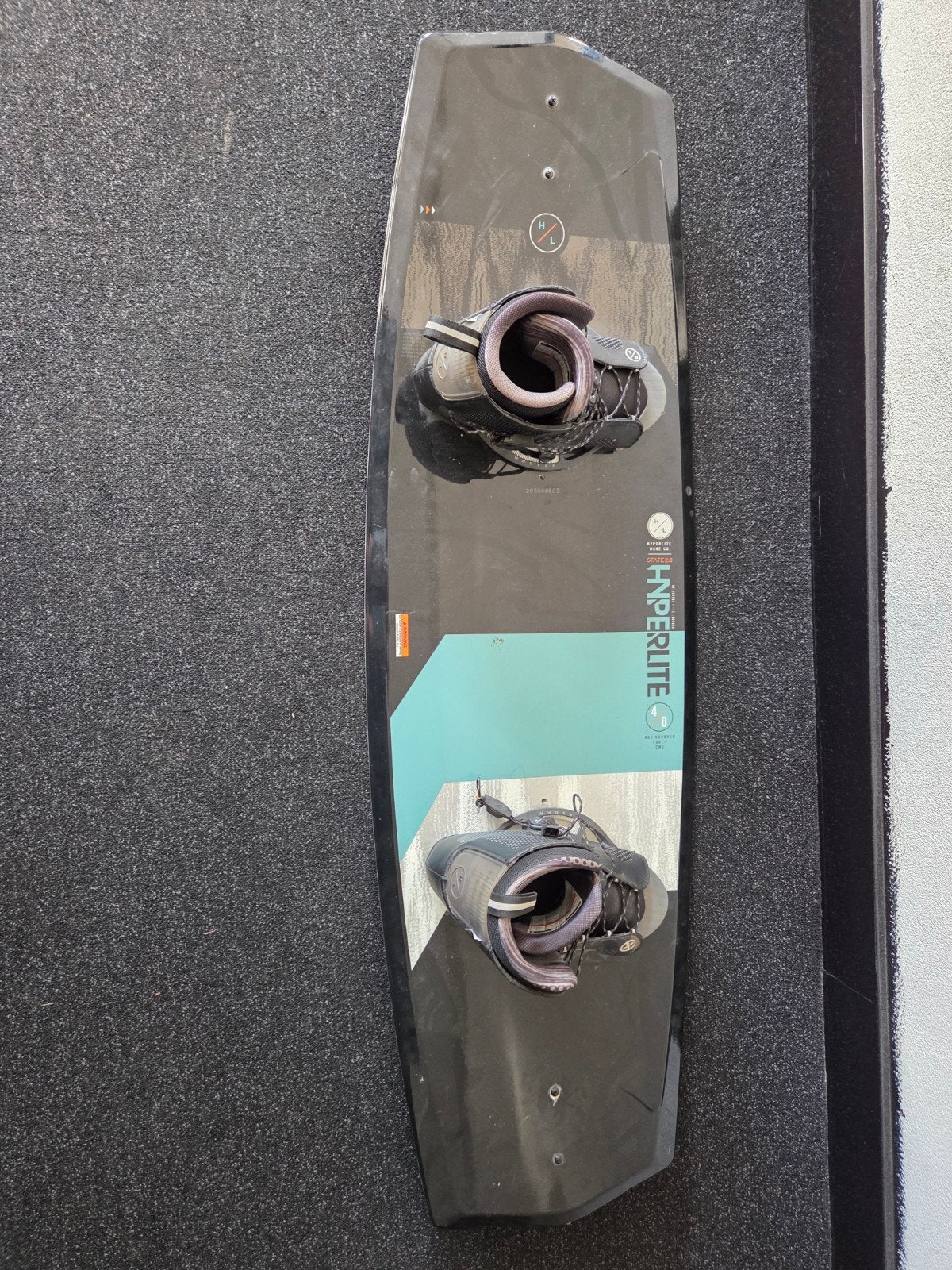 Hyperlite wakeboard met bindingen - Zo goed als nieuw, Ophalen, Zo goed als nieuw, Overige typen, Met vinnen