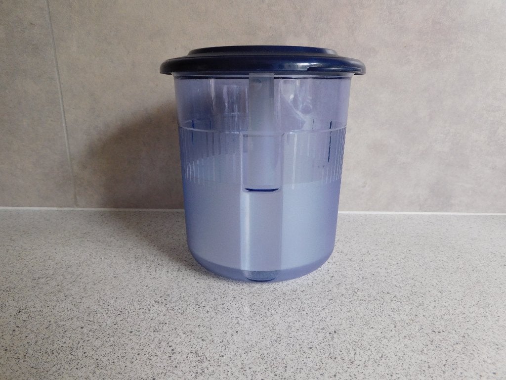 Tupperware Exclusieve Zuurpot lift 1,5 Ltr. Blauw Indigo, Blauw, Ophalen of Verzenden, Zo goed als nieuw, Bus of Trommel