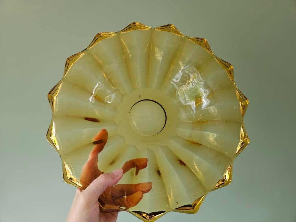 Fruitschaal/ schaal amberkleurig / geel persglas / glas, Huis en Inrichting, Lampen | Plafondlampen, Ophalen of Verzenden