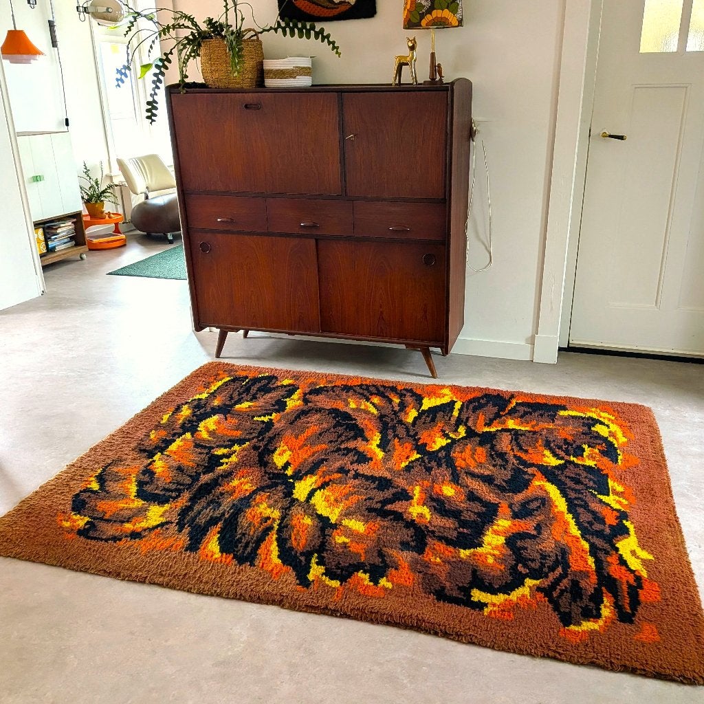 Groot vintage handgemaakt wollen Readicut kleed Space age, Ophalen, Gebruikt, Bruin, 150 tot 200 cm