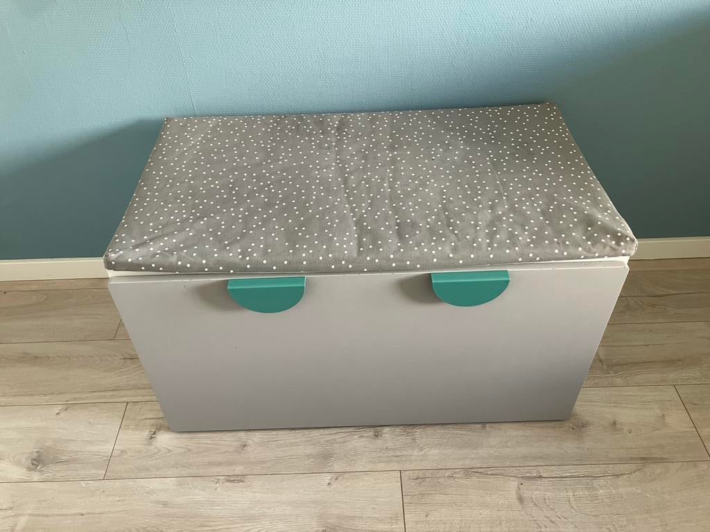 Smastad speelgoedkist met bankje en kussen, Huis en Inrichting, Woonaccessoires | Kisten, Ophalen, Gebruikt, Minder dan 50 cm