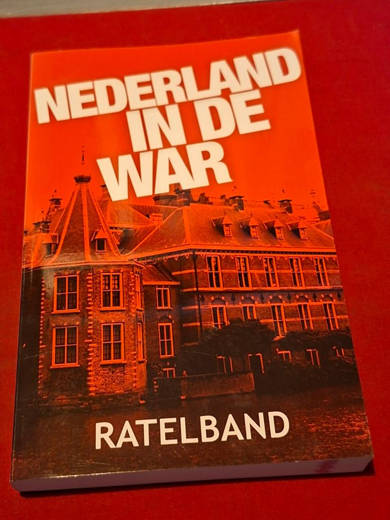 GESIGNEERD Nederland in de war. Emile Ratelband.  2010, Ophalen of Verzenden, Gelezen, Overige onderwerpen, Achtergrond en Informatie