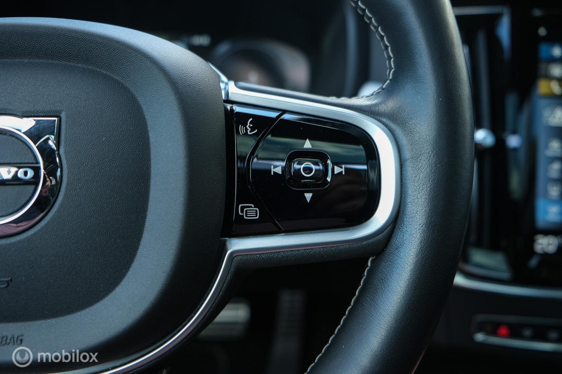 Foto 43 van Volvo V90 2.0 T8 AWD R-Design | Stoel en stuurwielverwarming