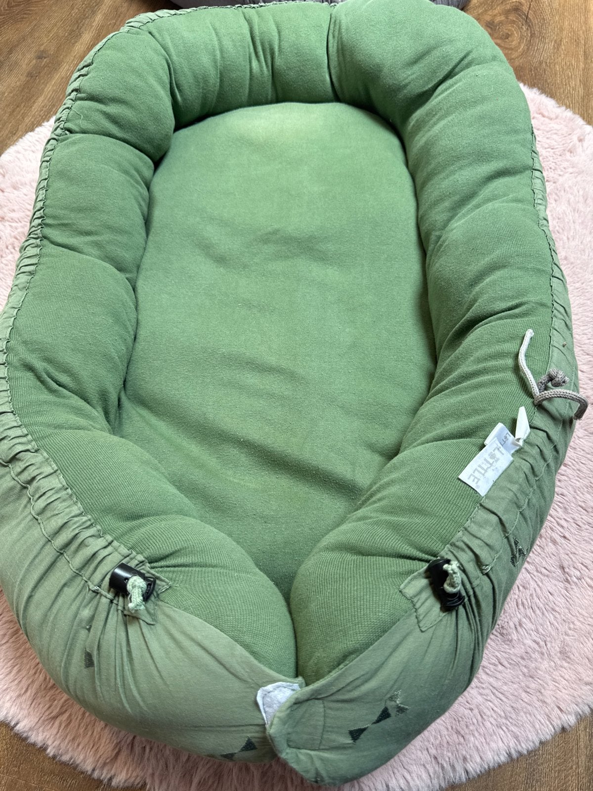 Comfortabel baby nestje - Groen, Ophalen of Verzenden, Gebruikt