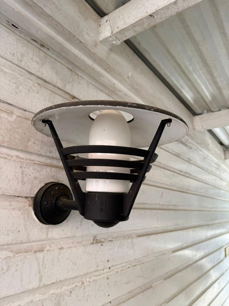 Stijlvolle zwarte buitenlamp - Wandlamp voor sfeervolle verl, Tuin en Terras, Buitenverlichting, Gebruikt, Minder dan 50 watt