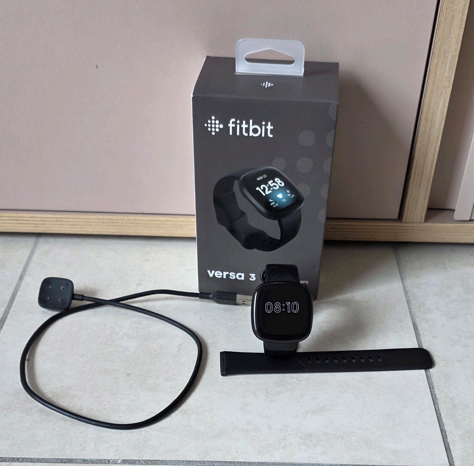 Fitbit Versa 3 Smartwatch + GPS -

Zwart, Ophalen, Gebruikt, Zwart, GPS