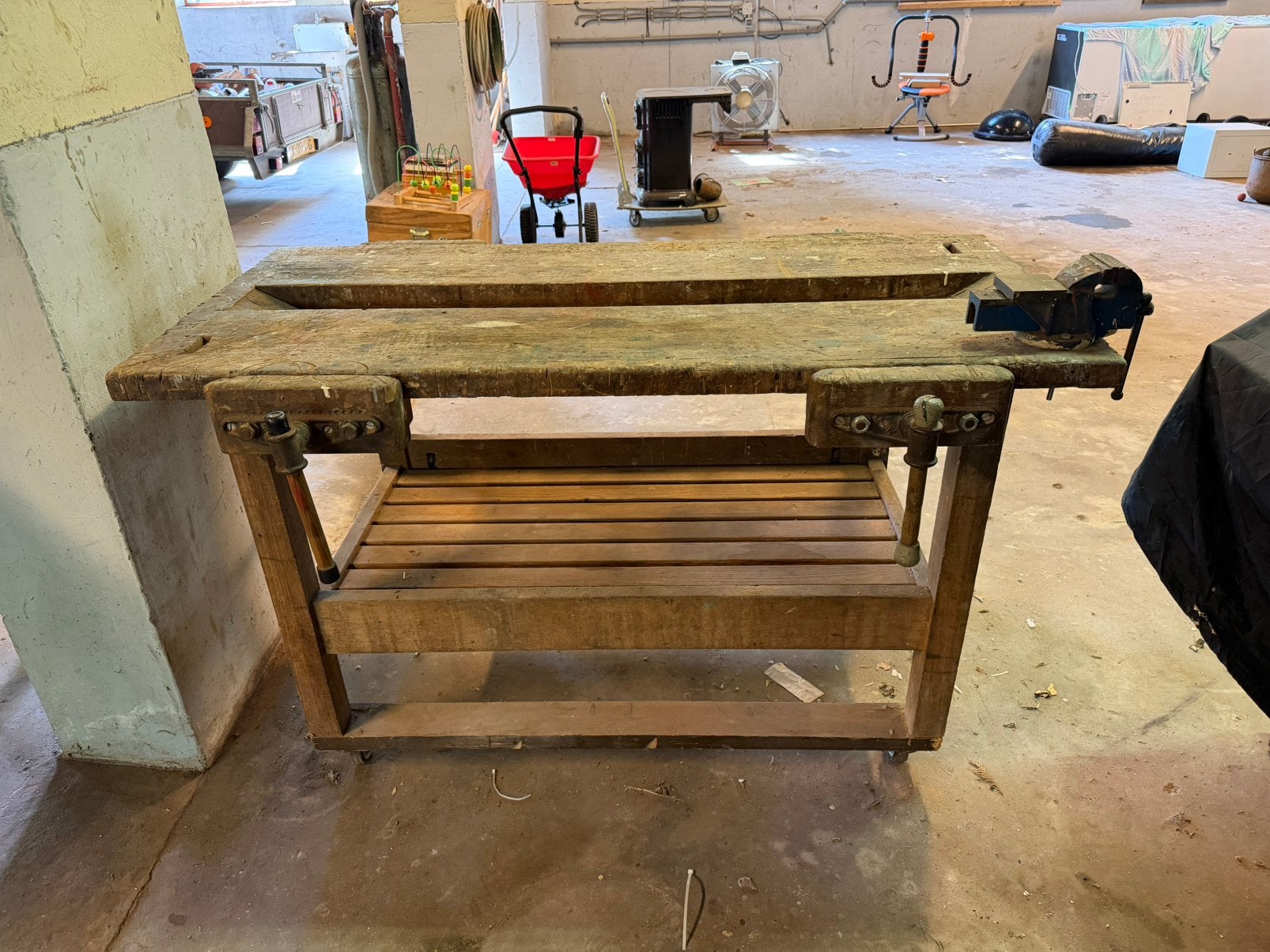 Robuuste oude werkbank met originele bankschroeven (Patina), Ophalen, Gebruikt, 120 tot 170 cm, Bankschroef