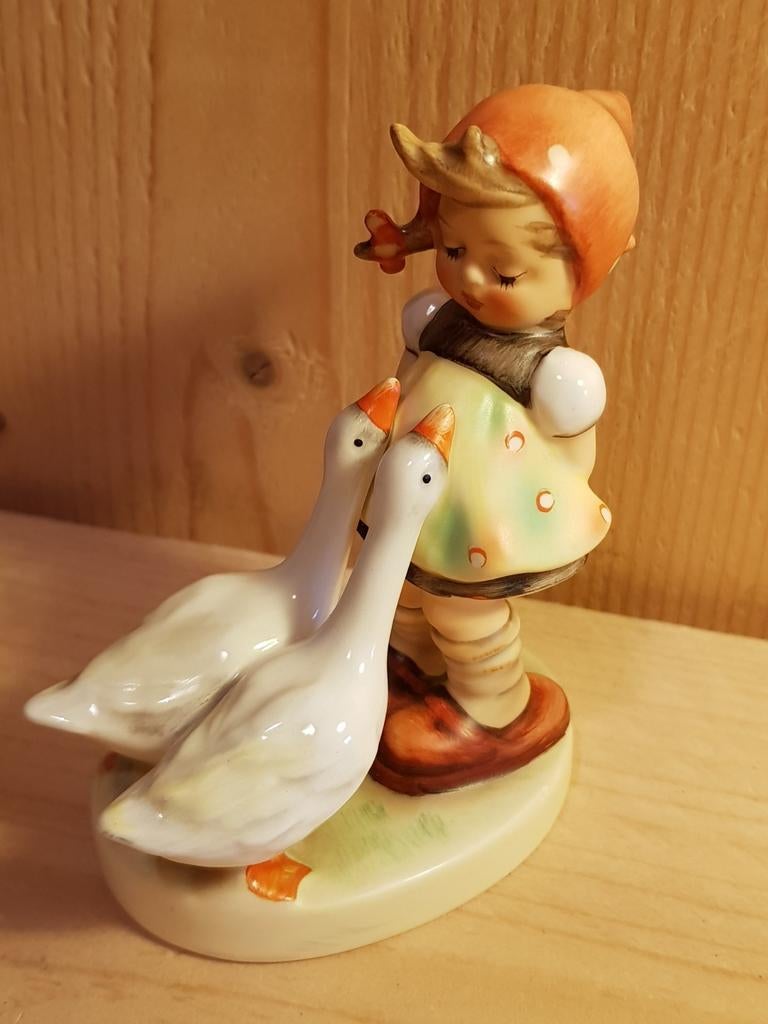Goebel Hummel Ganz Lizl TMK8 #47 3/0 - 10cm Beeldje, Verzamelen, Ophalen of Verzenden, Zo goed als nieuw, Hummel