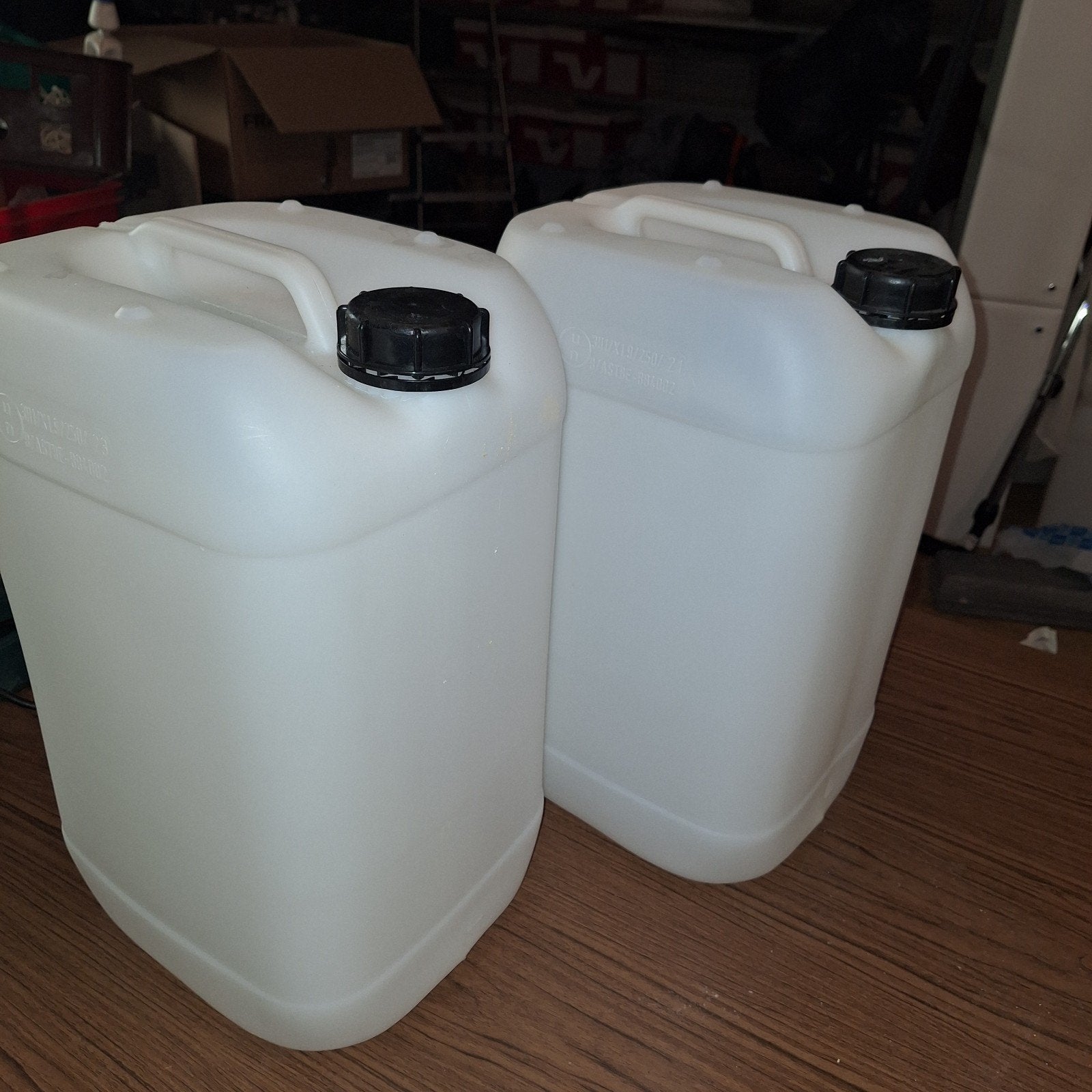 15 x Witte jerrycans met zwarte dop 25 liter , schoon, Ophalen, Gebruikt, Overige typen, Minder dan 50 cm