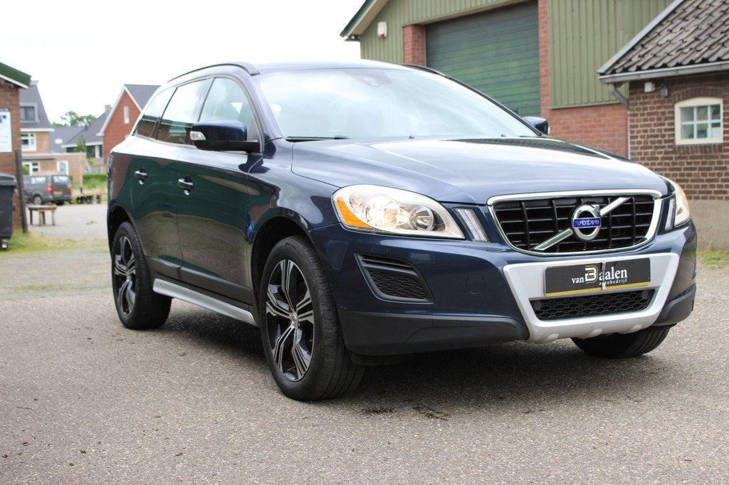Volvo XC60 2.0 T5 Kinetic AUTOMAAT NAVI ECC CRUISE PDC 18700, Auto's, Volvo, Euro 5, Stof, Zwart, 4 cilinders