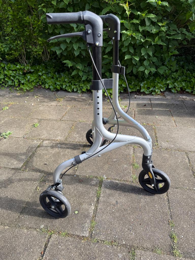Rollator met 3 wielen, Diversen, Ophalen, Opvouwbaar, Zo goed als nieuw