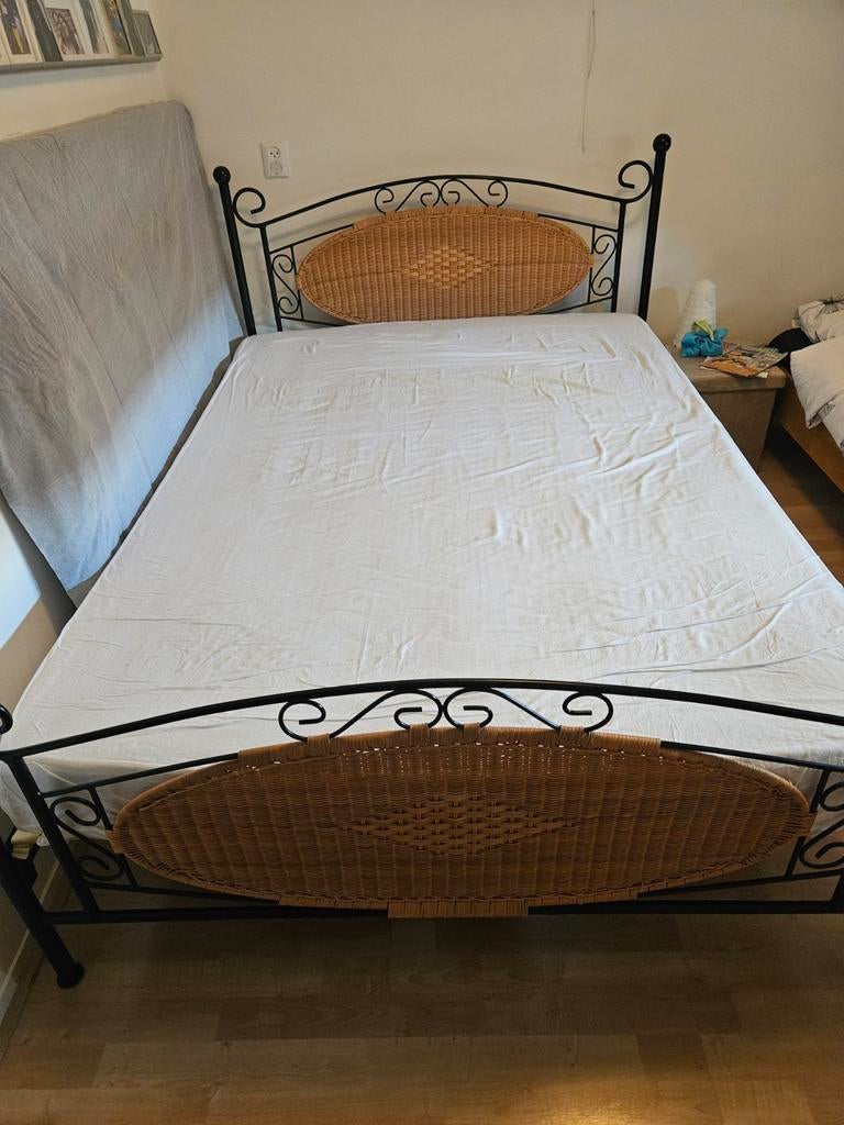 Tweepersoons bed nostalgisch riet 140x 200 cm., Ophalen, Zwart, Tweepersoons, 140 cm