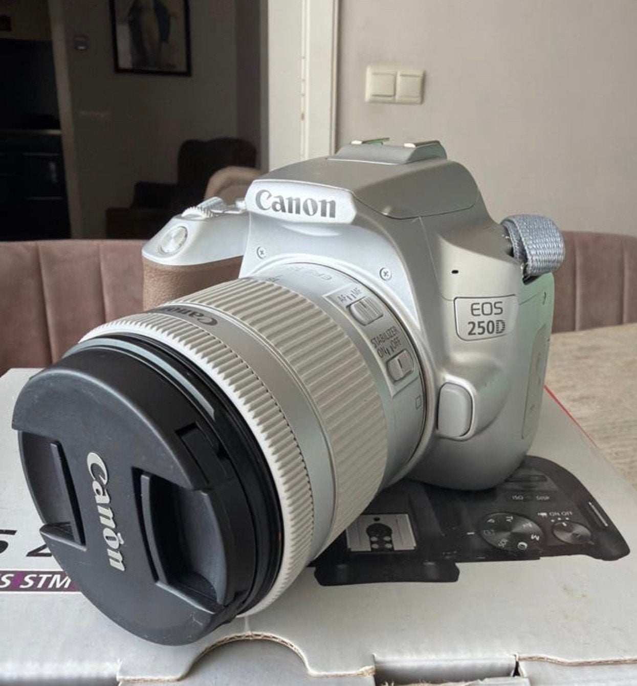 Canon EOS 250D Spiegelreflexcamera  - Uitstekende staat, Spiegelreflex, Canon, Ophalen of Verzenden, Zo goed als nieuw