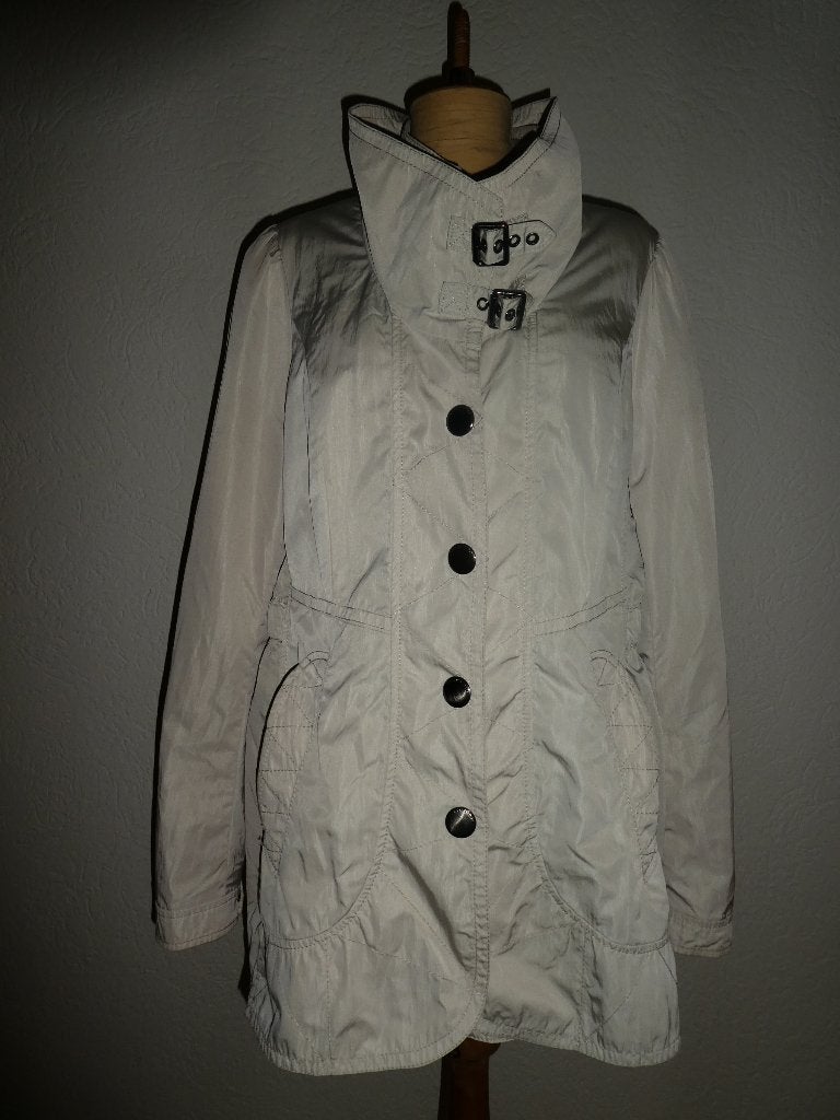 Creenstone tussen jas maat 44 lichtbeige halflang ZGAN, Kleding | Dames, Verzenden, Beige, Creenstone, Maat 42/44 (L)