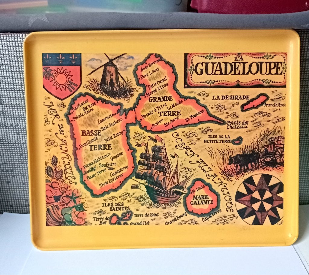 plastic dienblad la quadeloupe edition hachette antilles, Verzenden, Nieuw, Rechthoekig, Kunststof