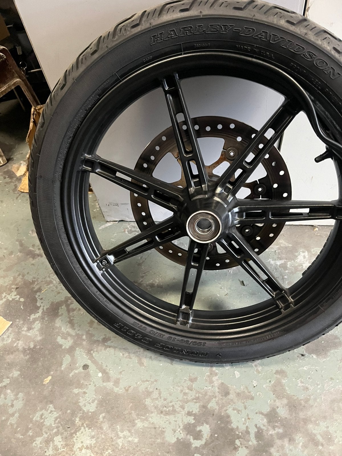 Gezocht: voorwiel harley RH975, Motoren, Harley@hotmail.com, Gebruikt, Wiel, Harleyweg 1