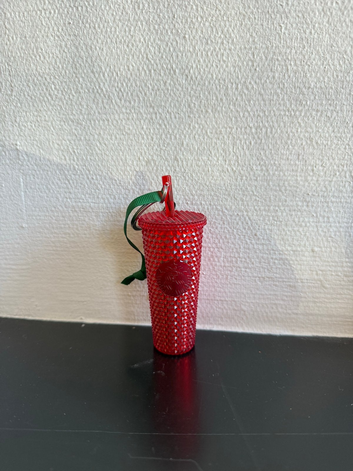 Starbucks red studded tumbler ornament keyring, Ophalen of Verzenden, Zo goed als nieuw