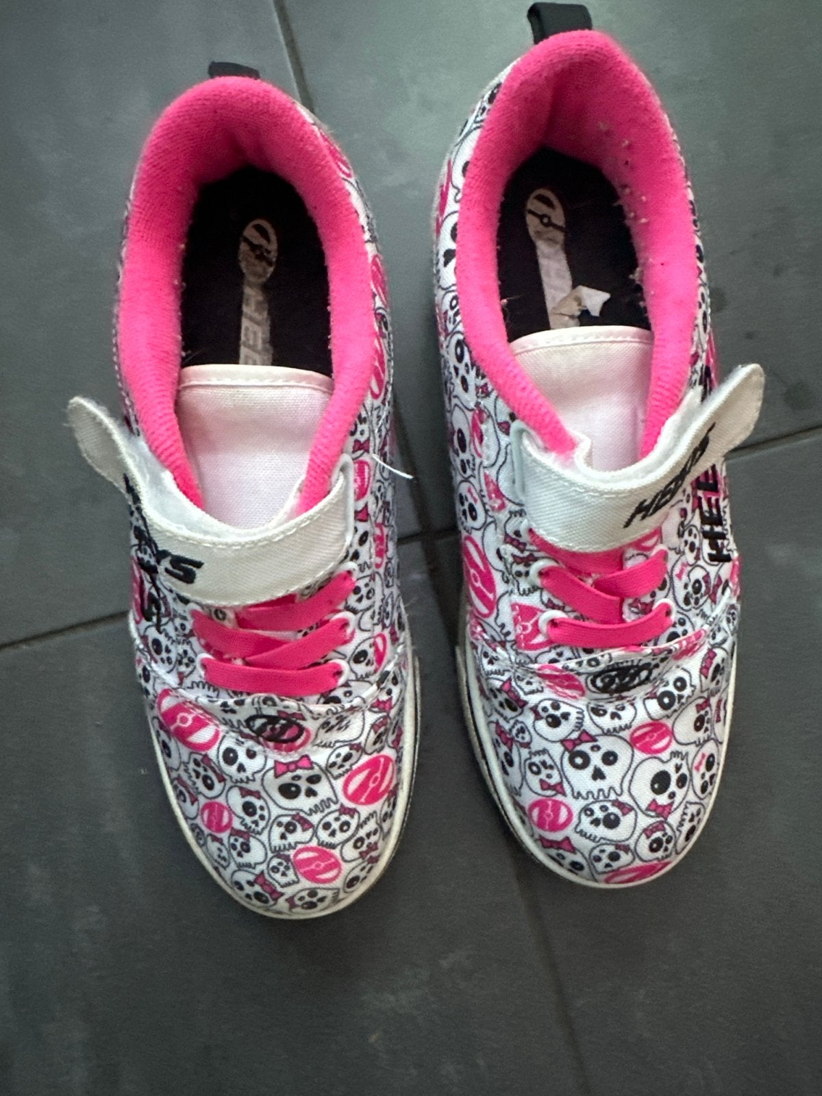 Heelys rolschoenen met doodshoofdjes - Maat 35, Ophalen of Verzenden, Gebruikt, Kinderen