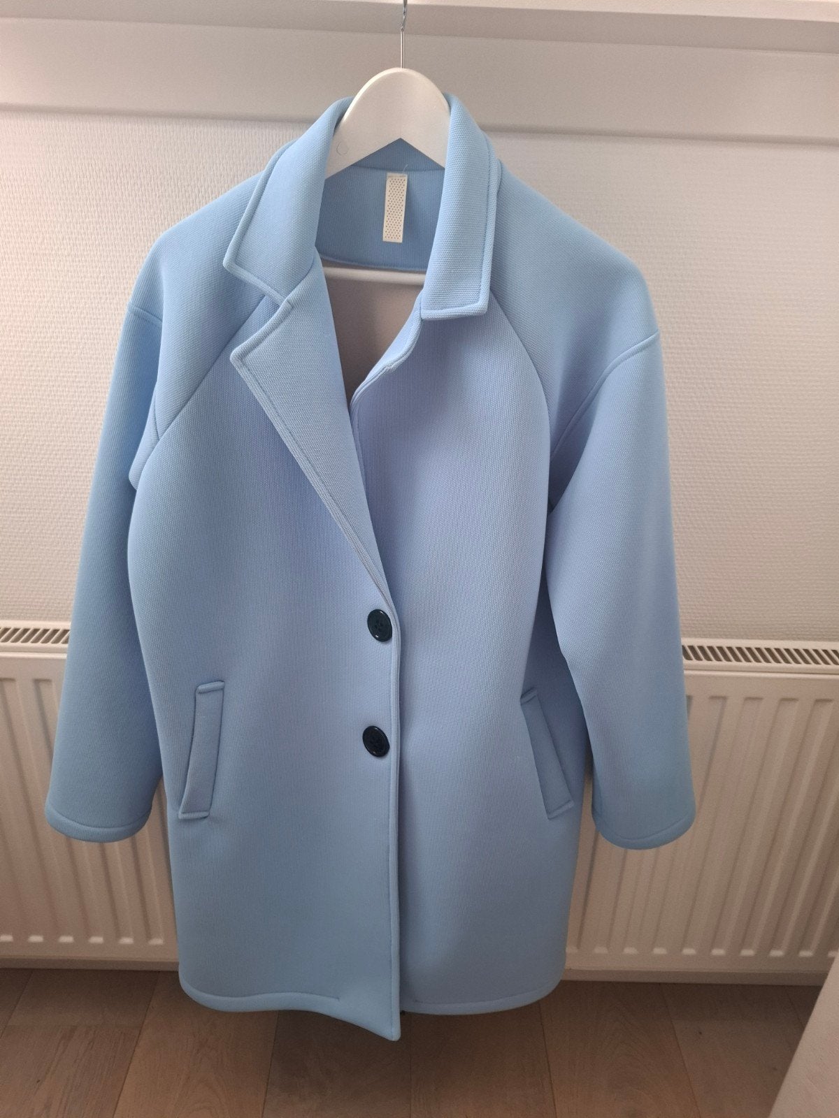 mooie jas, helemaal nieuw van Deb's elegance, Ophalen of Verzenden, Zo goed als nieuw