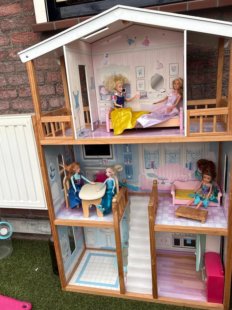 Groot Barbie huis met poppen en meubels, Kinderen en Baby's, Speelgoed | Poppenhuizen, Ophalen, Gebruikt, Poppenhuis