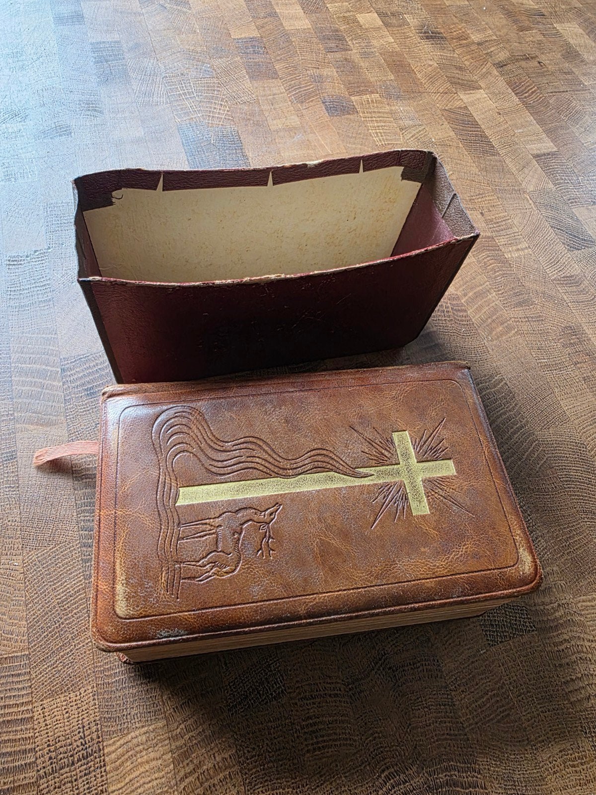 vintage bijbel leer met gouden kaft, Ophalen of Verzenden, Leer