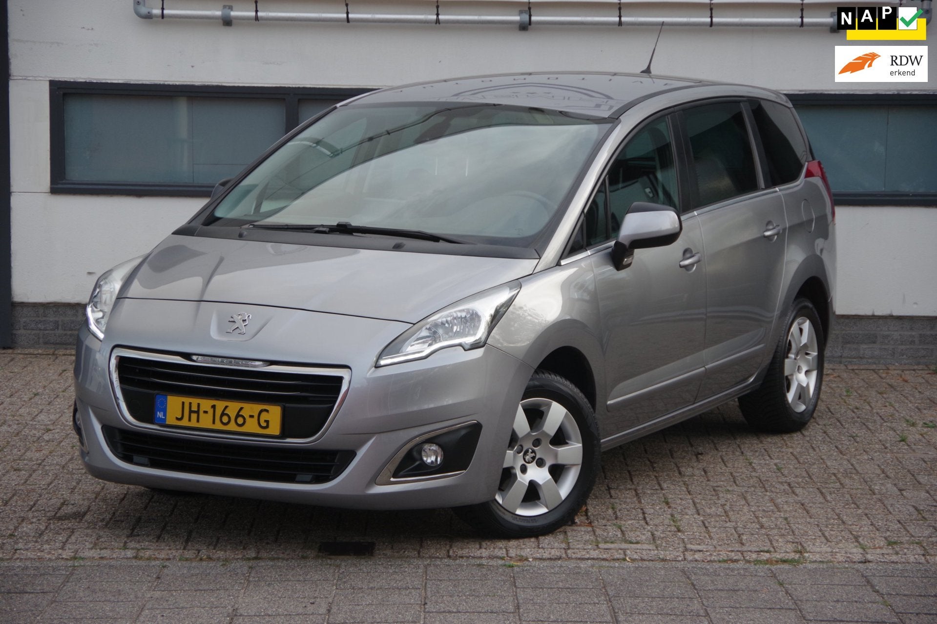 Peugeot 5008 1.2 PureTech Blue Lease 5p. |Dealer onderhouden, Auto's, Voorwielaandrijving, Stof, Gebruikt, 1199 cc