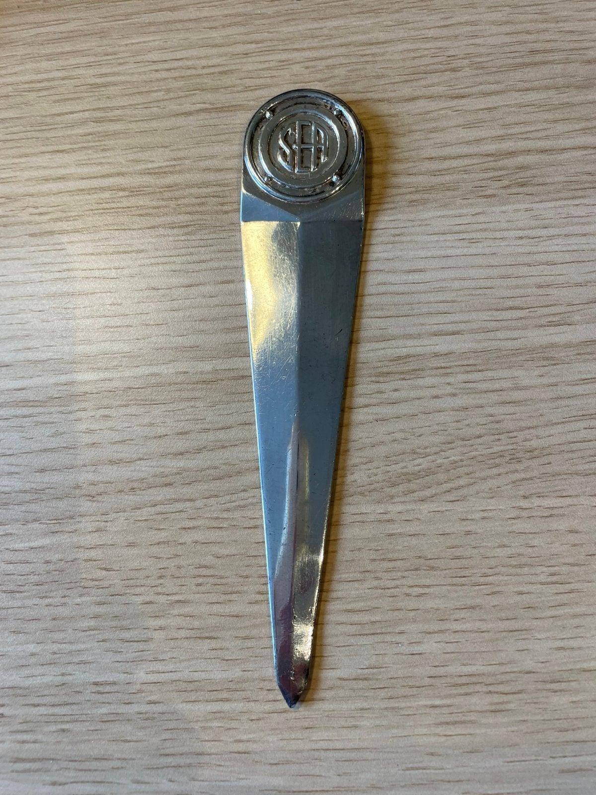 Oude vintage verzilverde brievenopener met de letters SEA, Ophalen of Verzenden, Gebruikt