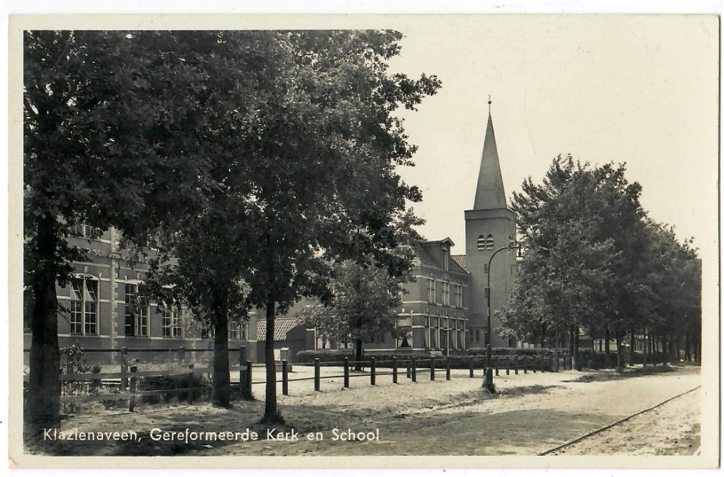 Klazinaveen - Gereformeerde Kerk en School, Verzamelen, Ansichtkaarten | Nederland, Verzenden, 1920 tot 1940, Gelopen, Drenthe