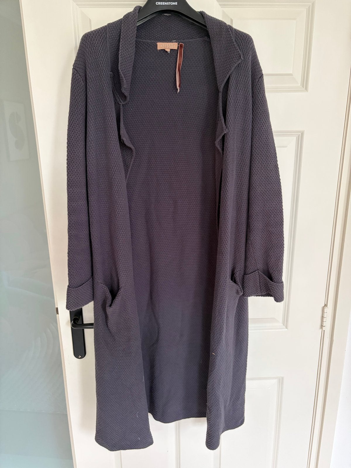 Zusss lang donkergrijs gebreid vest - Maat L/XL, Kleding | Dames, Ophalen of Verzenden, Zo goed als nieuw, Maat 42/44 (L), Grijs