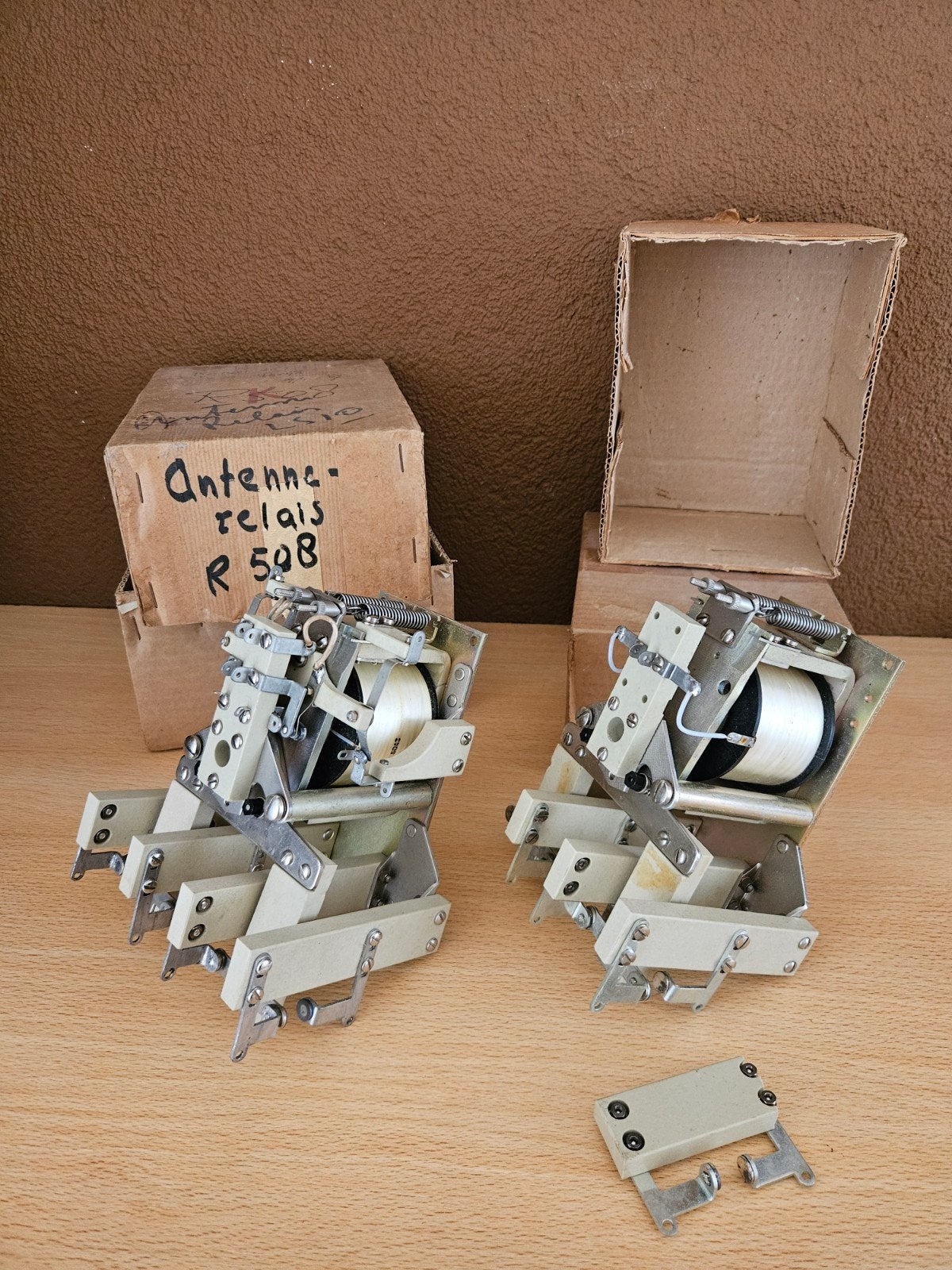 Antenne-relais R 508 R508- Vintage radio onderdelen, Ophalen of Verzenden