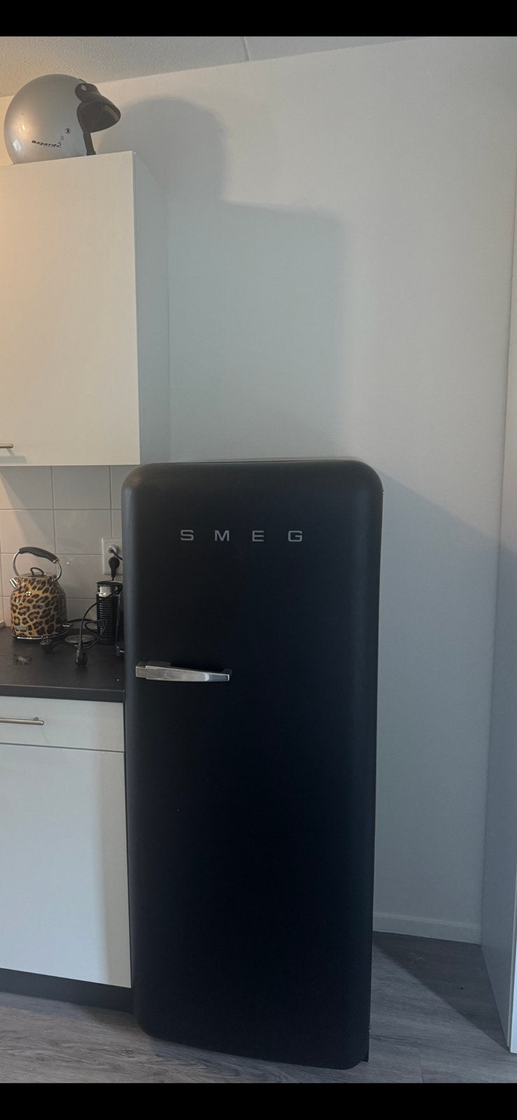Smeg Fab28 koelkast met vriesvak matzwart retro zwart led, Witgoed en Apparatuur, Ophalen, Gebruikt, 200 liter of meer, 140 tot 160 cm