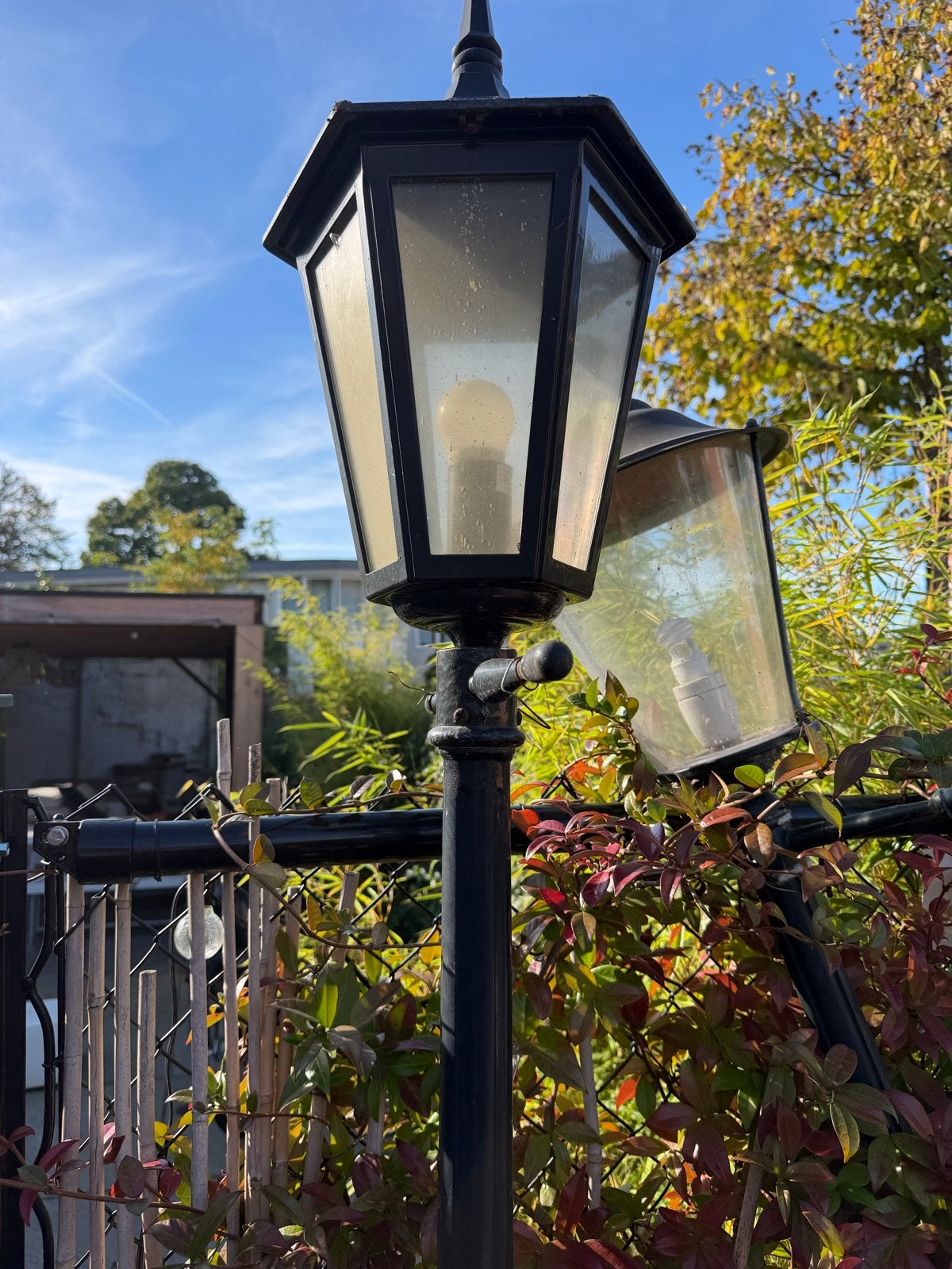 Te koop: 2 Klassieke buitenlampen - Tuinverlichting, Ophalen, Gebruikt, Staande lamp, Netvoeding