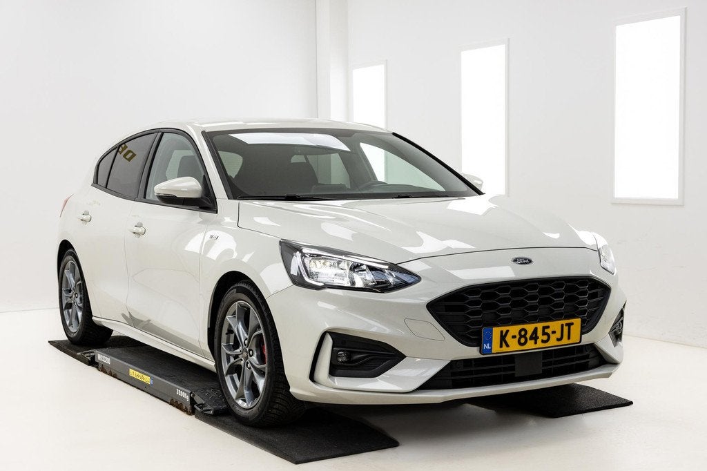 Ford Focus 1.5 EcoBoost ST Line X Keyless, Camera, Trekhaak!, 1304 kg, Stof, Euro 6, Wit