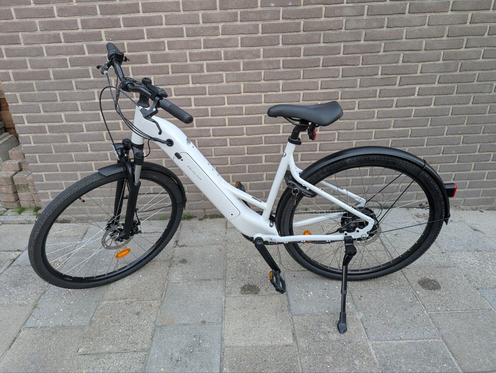Elektrische fiets Rockrider E-ACTV100 met aankoopfactuur, Zo goed als nieuw, 51 tot 55 cm, 50 km per accu of meer, Ophalen