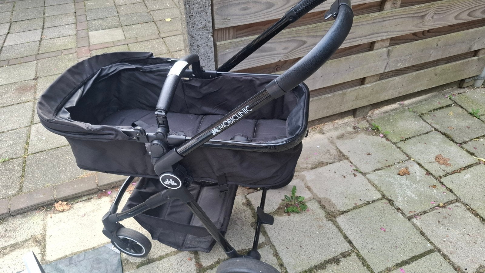 Mobiclinic Kinderwagen - Zijkanten beschadigd, werkt prima, Gebruikt, Verstelbare duwstang, Ophalen, Kinderwagen
