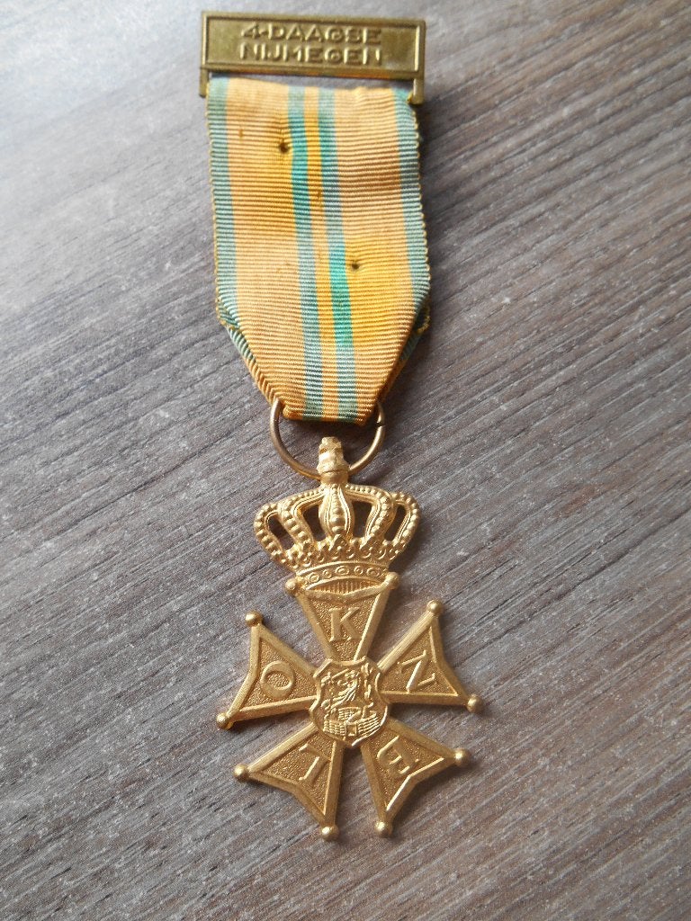 Vierdaagse medaille 2de keer, Ophalen of Verzenden, Landmacht, Nederland, Lintje, Medaille of Wings