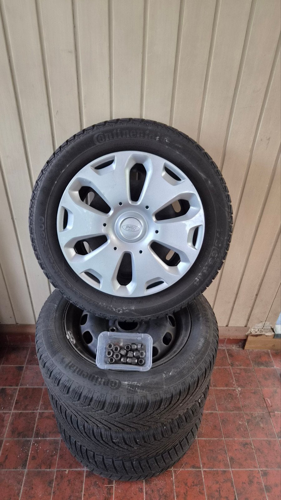 Set Winterbanden Continental 175/65 R14 Ford Fiesta 2016, 14 inch, Gebruikt, 175 mm, Banden en Velgen