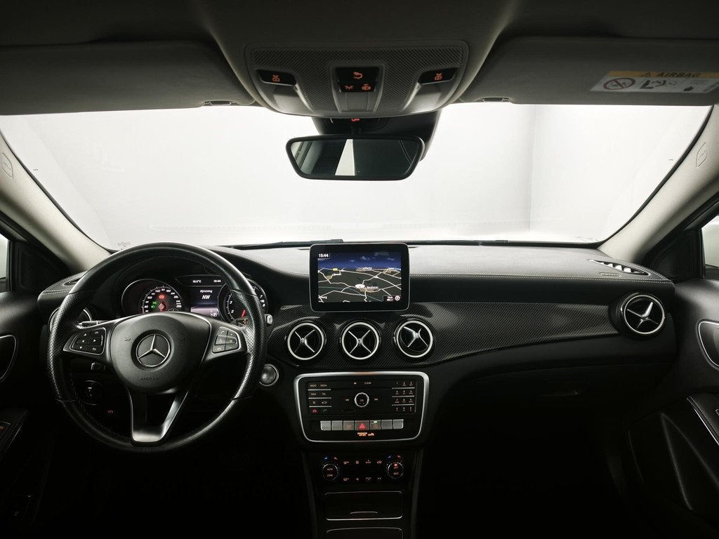 Mercedes-Benz GLA-klasse 200 Business | Trekhaak | Achteruit, Auto's, Mercedes-Benz, 15 km/l, Gebruikt, 715 kg, Wit