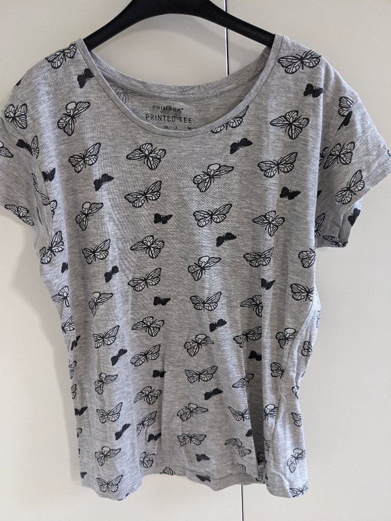 Grijs shirt met vlinders (34), Primark, Ophalen of Verzenden, Korte mouw, Maat 34 (XS) of kleiner