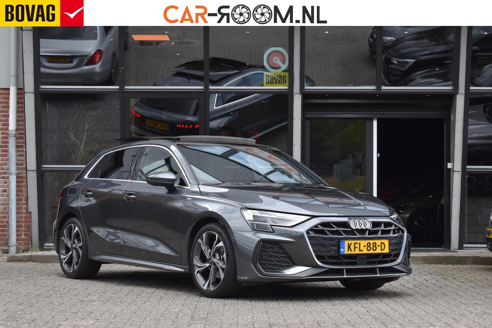 Audi A3 Sportback 35 TFSI 3X S-Line Pano Keyless Sonos Camer, Auto's, Dealer onderhouden, 1300 kg, 4 cilinders, Bedrijf