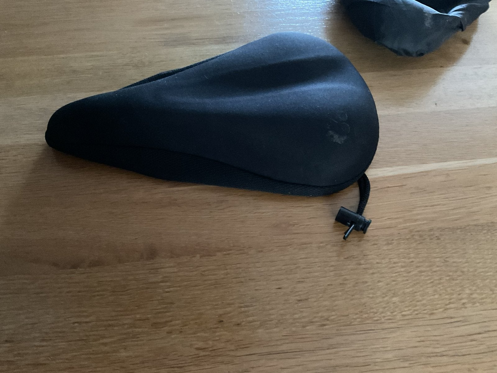Fiets zadelhoes met exstra regen hoes, Ophalen, Zo goed als nieuw
