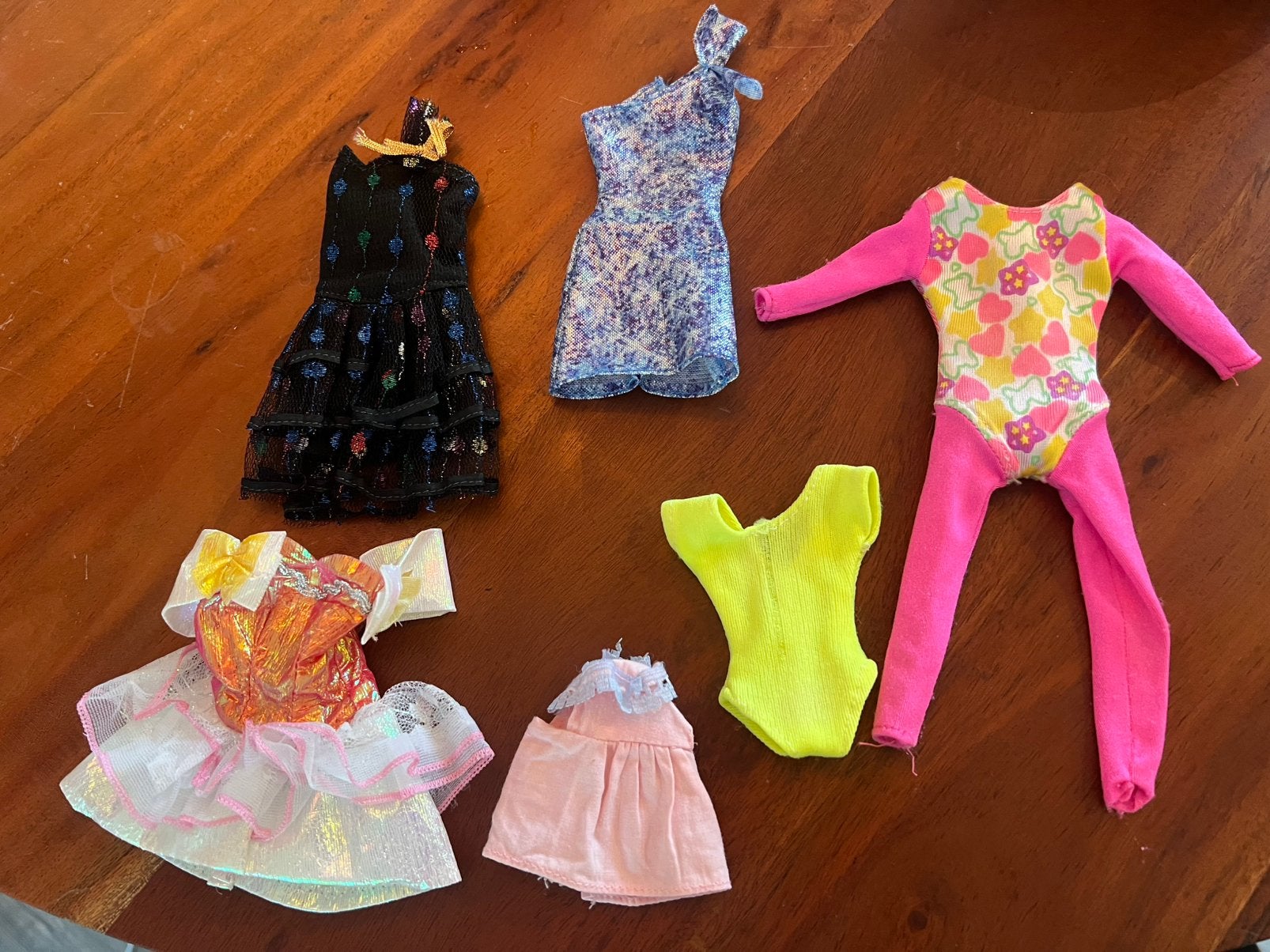 vintage Mattel barbie barbiekleertjes jurken jumpsuit badpak, Verzamelen, Ophalen of Verzenden, Zo goed als nieuw, Kleertjes