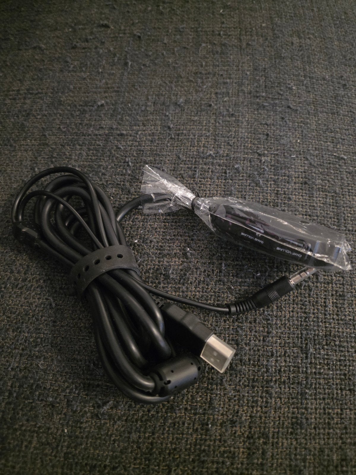 Xbox 360 Headset Adapter met mic aansluiting/volumeregelaar, Spelcomputers en Games, Spelcomputers | Xbox | Accessoires, Ophalen