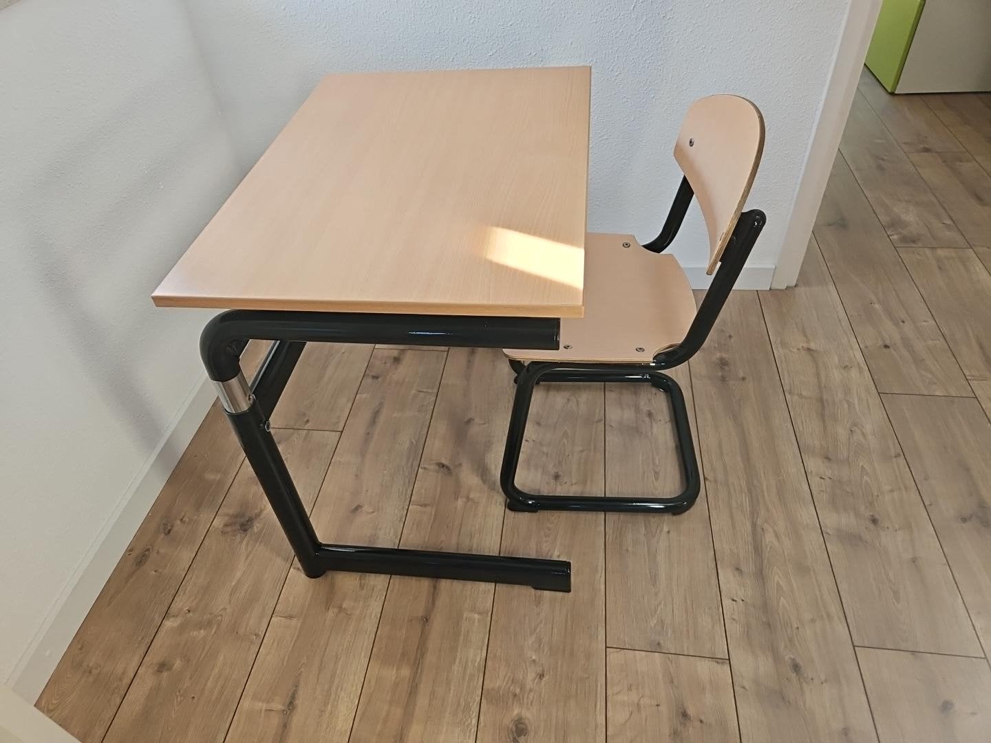 gerenoveerde oude schooltafel / bureau met stoel, Ophalen, Gebruikt, Hout, Kinderbureau