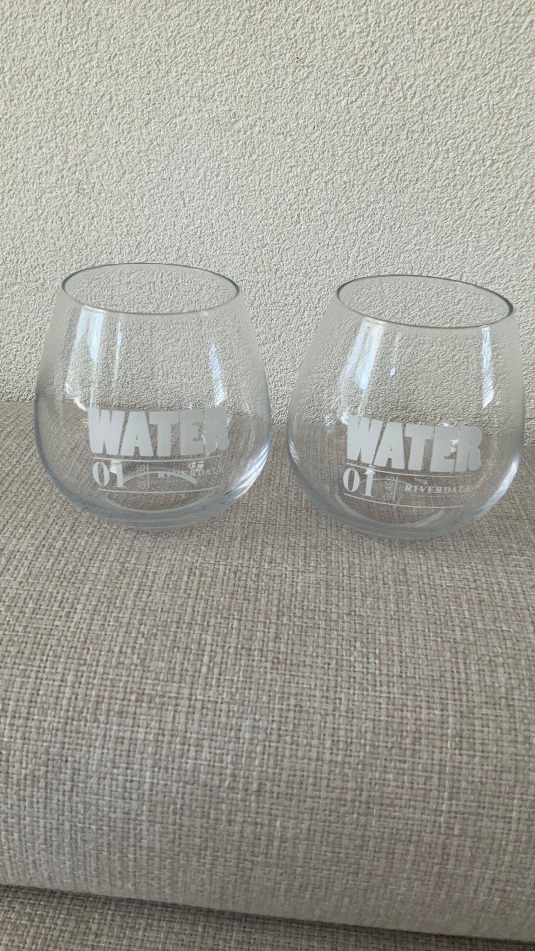 2 Riverdale glazen, Ophalen of Verzenden, Zo goed als nieuw, Waterglas