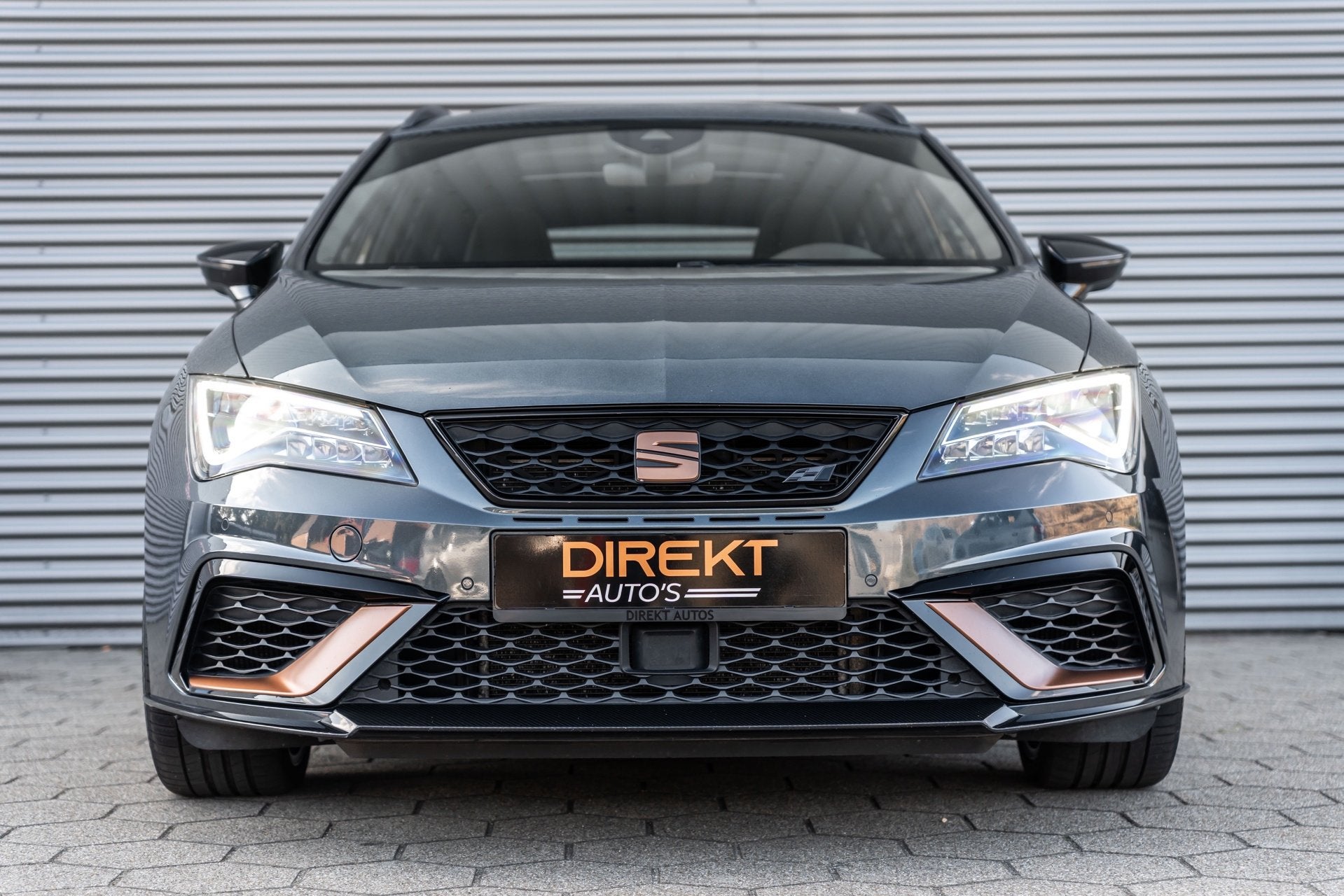 SEAT Leon ST 2.0 TSI 4DRIVE CUPRA R CARBON PANO BREMBO BEATS, Auto's, Seat, Automaat, Gebruikt, Zwart, 4 cilinders
